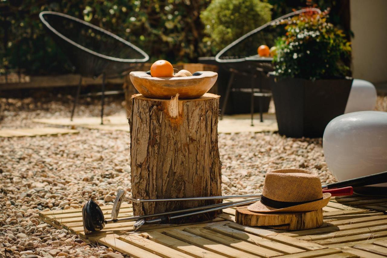 A House In Estoril - Adults Only Hotel Bagian luar foto A garden in the village